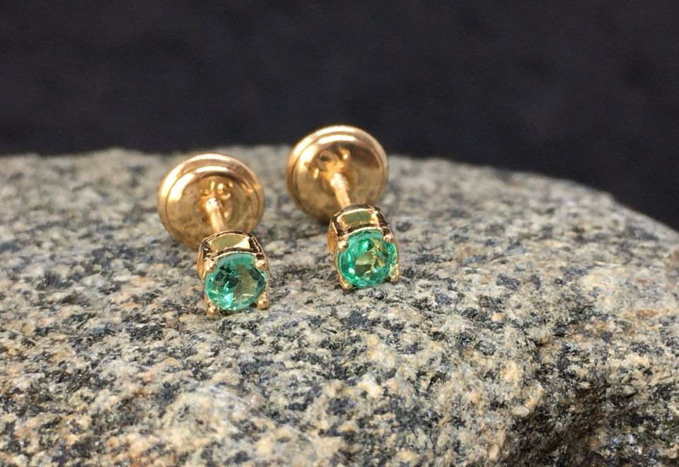Aretes Esmeralda en Oro 18k 3 mm