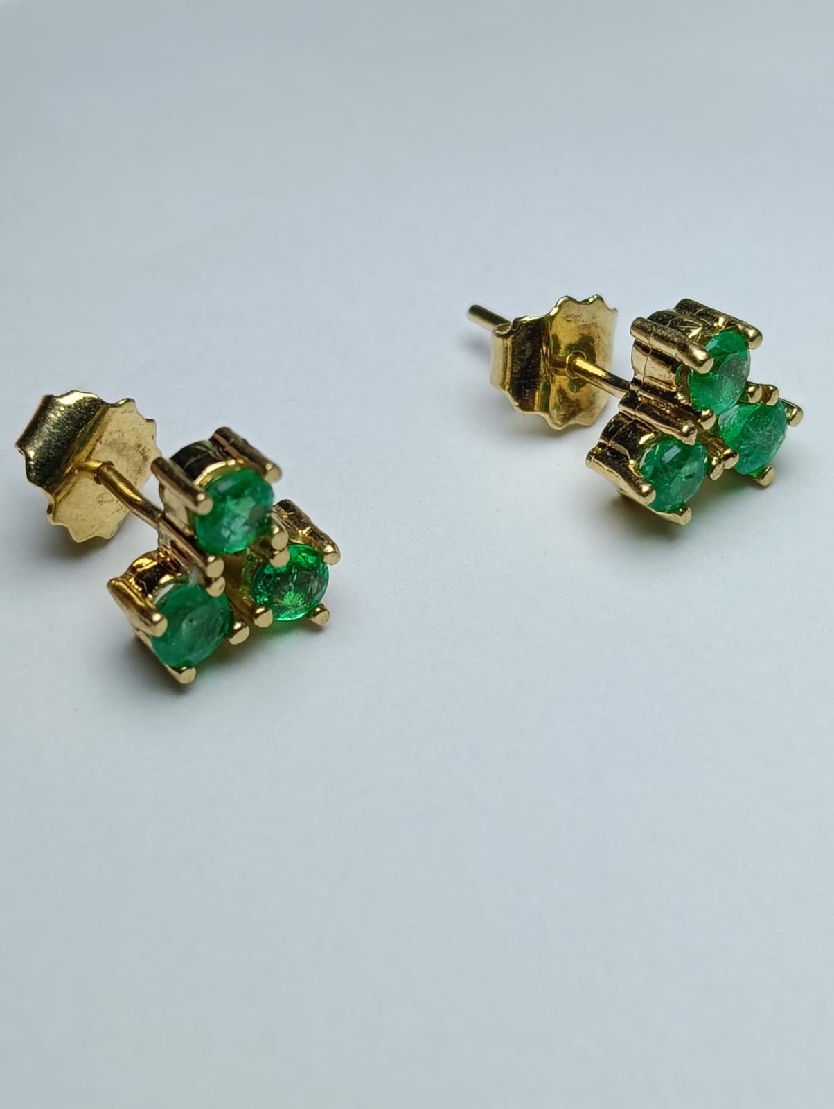 Aretes en Oro con Esmeraldas Naturales en Montura Triple