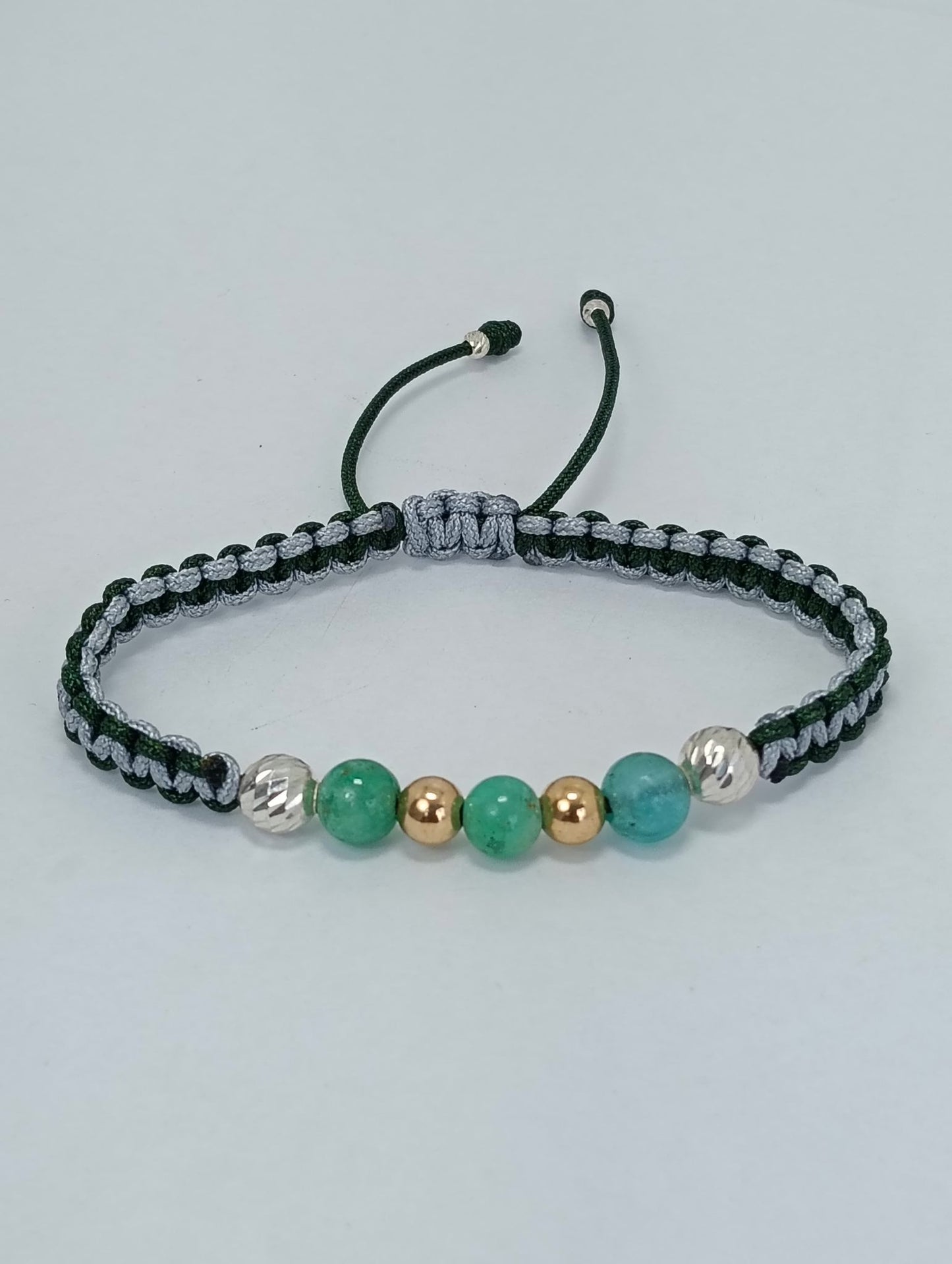 Pulsera Trenzada Rojo o verde y Negro con Esmeraldas en Esfera