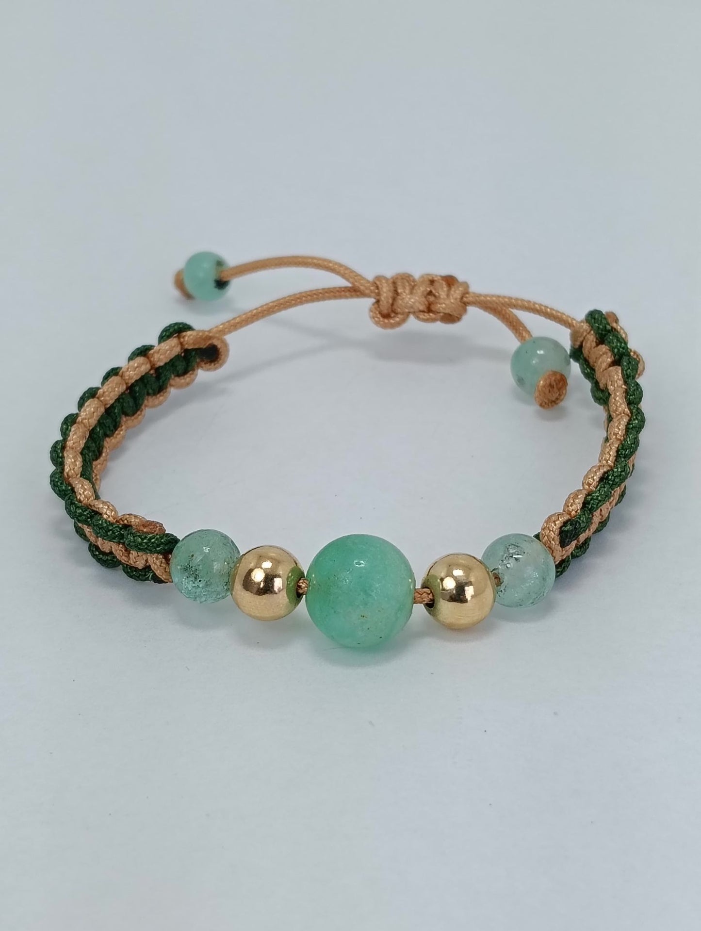 Pulsera Trenzada Rojo o verde y Negro con Esmeraldas en Esfera