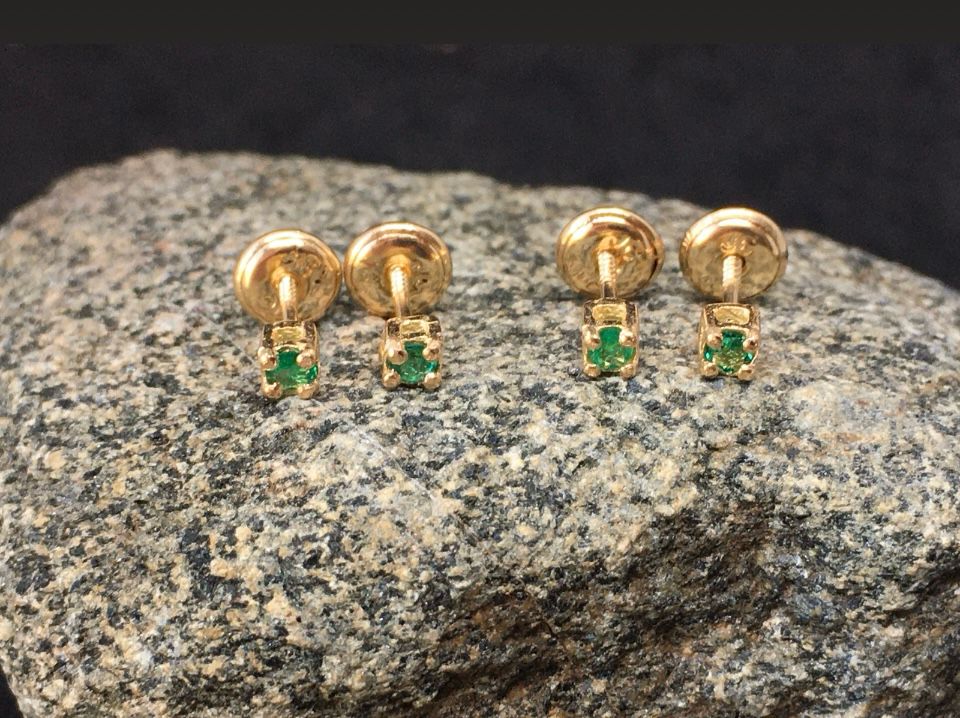 Aretes Esmeralda  en Oro 18k  3 mm