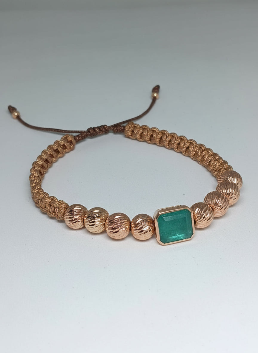 Pulsera Tejida con Esmeralda Cuadrada y Bolas en Oro
