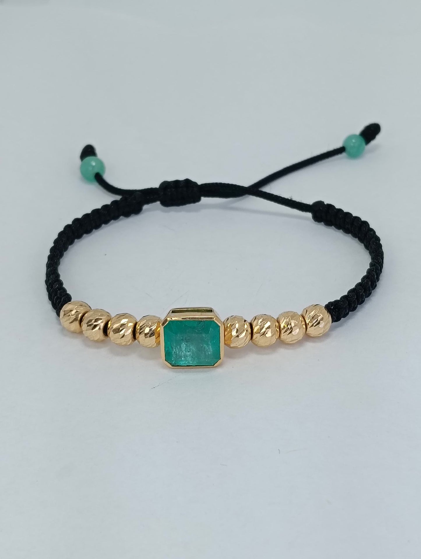 Pulsera Tejida con Esmeralda cuadrada y Bolas en Oro Unisex