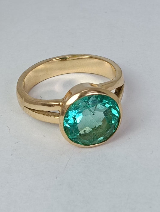 anillo en Oro y Esmeralda natural