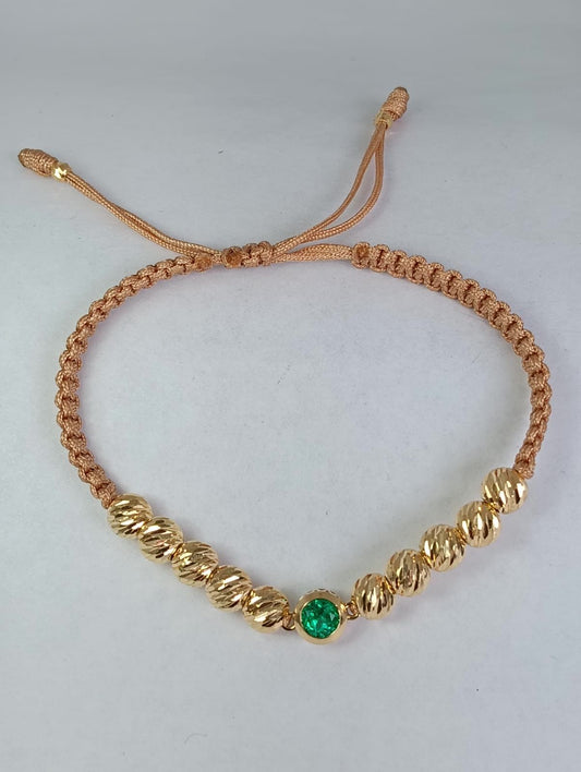 Pulsera Tejida con Esmeralda Cuadrada y bisuteria en Oro