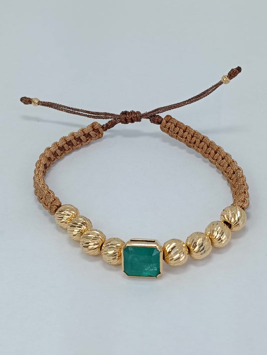 Pulsera Tejida con Esmeralda Cuadrada y Bolas en Oro